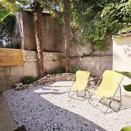 Grand T2 Tout Equipe Centre Avec Cour Appartement Angoulême