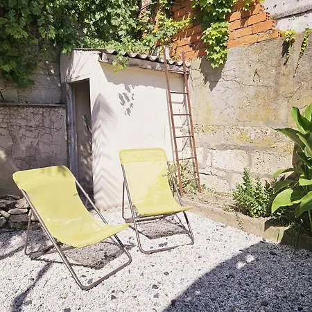 Appartement Grand T2 Tout Equipe Centre Avec Cour